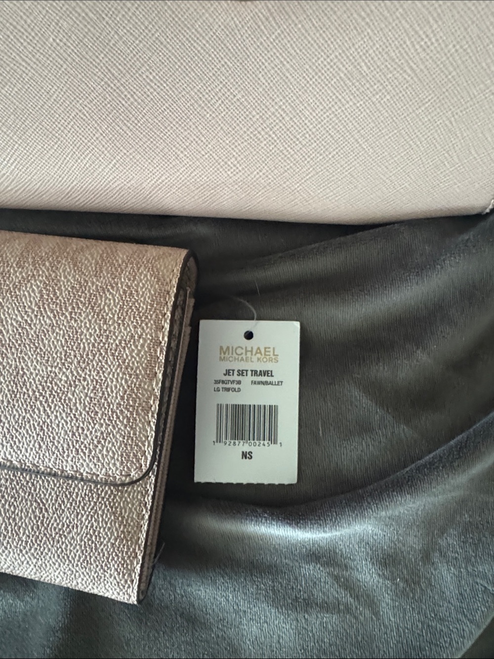 BNWT Michael Kors Pale Blush Satchel with Matching Wallet - Picture 3 of 13